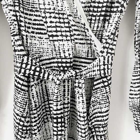 Black and White Crepe Wrapped Front Dress H&M - Picture 6 of 6